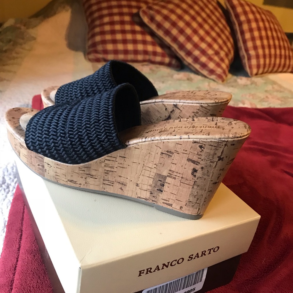 Cork wedge heel blk. Shoes. Only worn once!